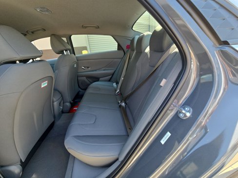 New 2025 Hyundai Elantra SE image 11