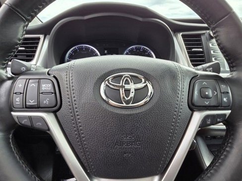 Used 2019 Toyota Highlander Limited Platinum image 17