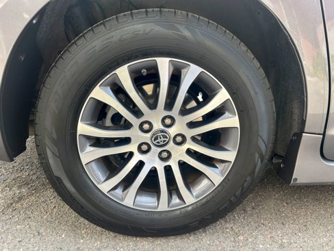 Used 2018 Toyota Sienna XLE image 50