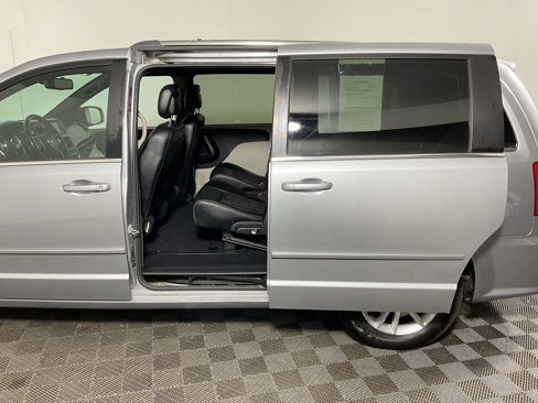 Used 2019 Dodge Grand Caravan SXT image 27