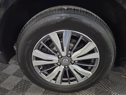 Used 2020 Nissan Pathfinder SV image 13