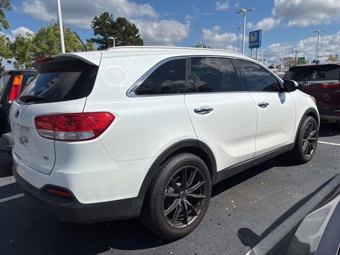 Used 2017 Kia Sorento LX image 4