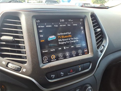 Used 2019 Jeep Cherokee Trailhawk image 17
