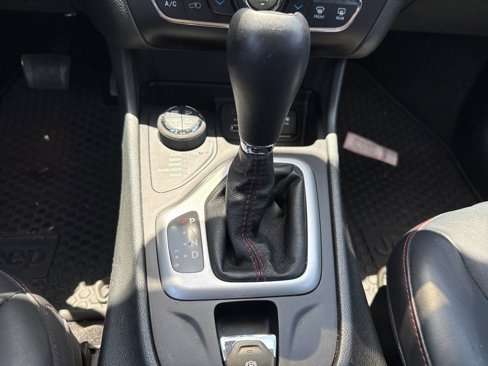 Used 2015 Jeep Cherokee Trailhawk w/ Comfort/Convenience Group image 14