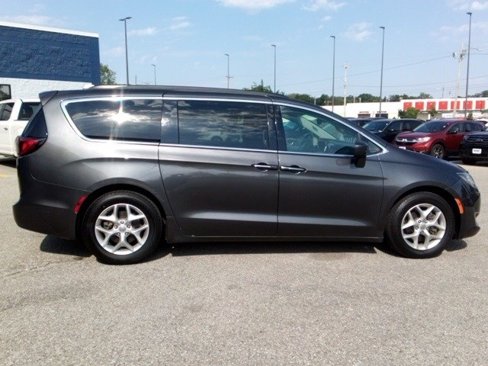 Used 2018 Chrysler Pacifica Touring Plus w/ Tire & Wheel Group image 6