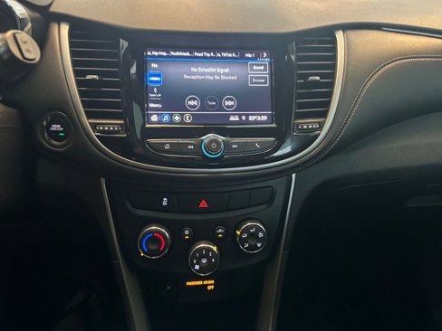 Used 2020 Chevrolet Trax LT w/ Driver Confidence Package image 24