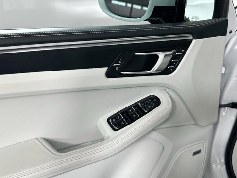 Certified 2022 Porsche Macan GTS image 32