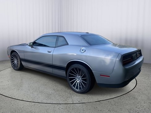Used 2016 Dodge Challenger SXT image 9