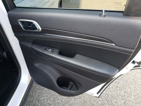 Used 2018 Jeep Grand Cherokee Limited image 19