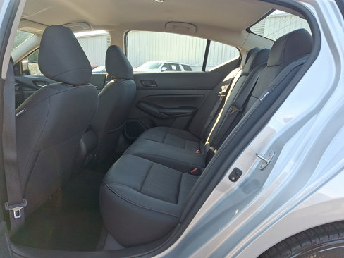 Used 2024 Nissan Altima 2.5 SV image 10