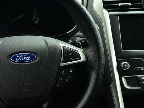 Used 2019 Ford Fusion SE image 5