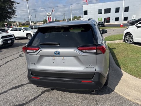 Used 2022 Toyota RAV4 LE image 8