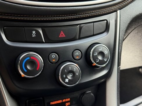 Used 2018 Chevrolet Trax LS image 25