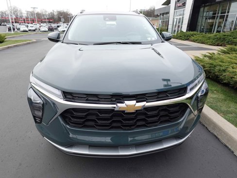 Used 2025 Chevrolet Trax LT w/ LT Convenience Package image 9