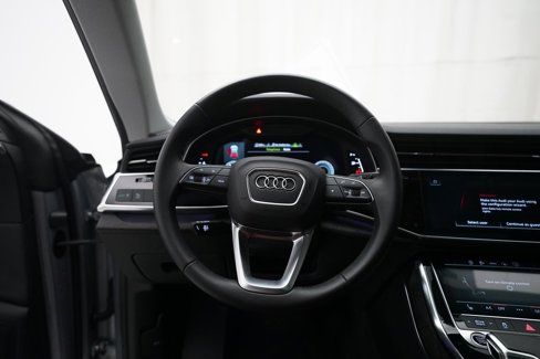 Used 2022 Audi Q8 Premium image 4