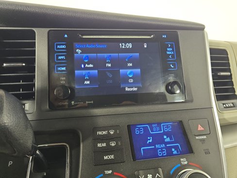 Used 2016 Toyota Sienna LE image 23