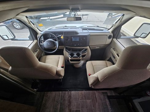 Used 2018 Ford E-450 and Econoline 450 Super Duty w/ Motorhome Prep Package image 11