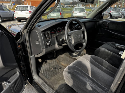 Used 2004 Dodge Dakota Sport w/ Deluxe Convenience Group image 10