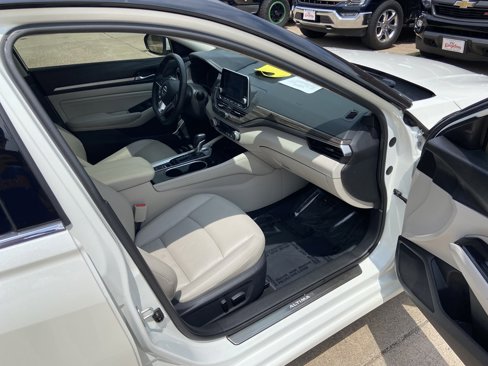 Used 2020 Nissan Altima 2.0 Platinum image 10