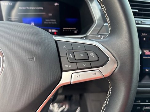 Certified 2022 Volkswagen Tiguan SE image 14