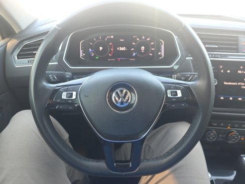 Used 2020 Volkswagen Tiguan SE image 16