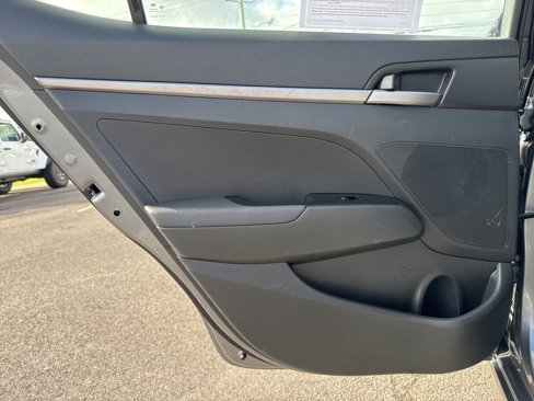 Used 2018 Hyundai Elantra SE image 17