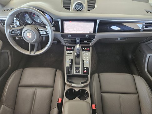 Certified 2025 Porsche Macan image 24