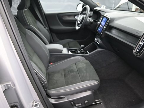 Certified 2023 Volvo XC40 Recharge Ultimate image 40