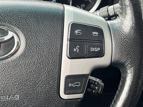 Used 2014 Toyota Land Cruiser image 30