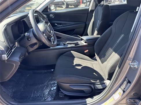 Used 2021 Hyundai Elantra SEL image 16