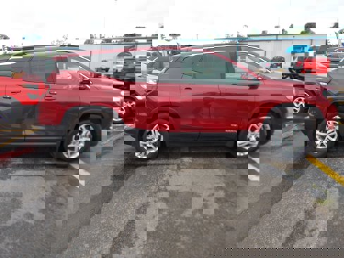 Used 2019 GMC Terrain SLE w/ Driver Convenience Package image 2