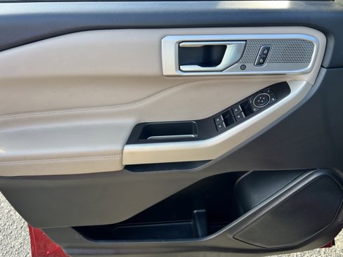 Used 2021 Ford Explorer Limited image 12