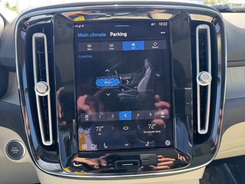 Certified 2024 Volvo XC40 B5 Plus image 23