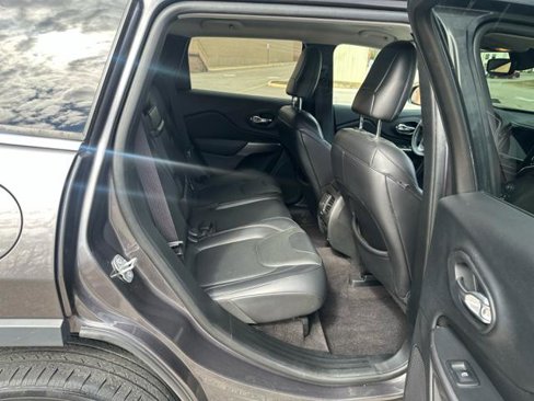 Used 2019 Jeep Cherokee Limited w/ Luxury Group image 15