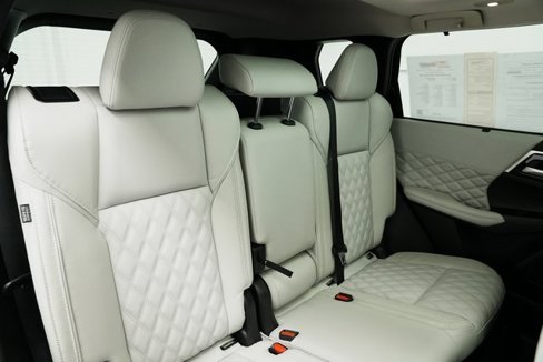 Used 2025 Mitsubishi Outlander SEL image 33