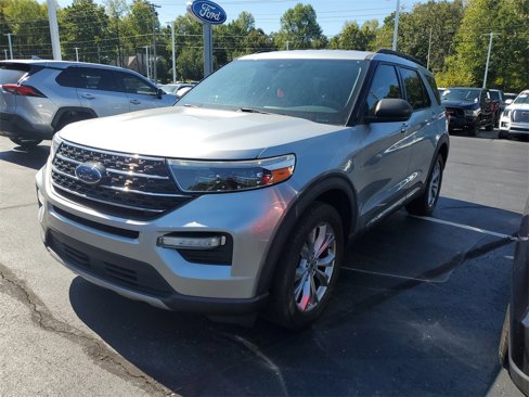 Used 2020 Ford Explorer XLT w/ Equipment Group 202A image 3