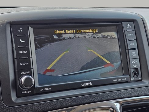 Used 2013 Chrysler Town & Country Touring image 9