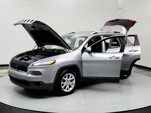 Used 2017 Jeep Cherokee Latitude image 9