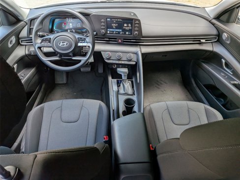 New 2025 Hyundai Elantra SE image 28