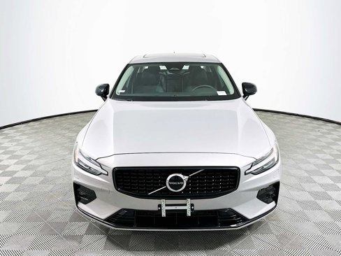 Certified 2025 Volvo S60 B5 Core image 2