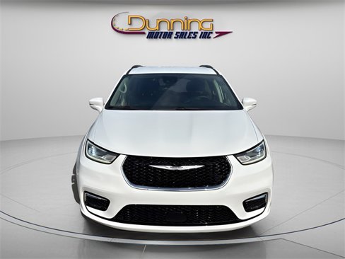 Used 2022 Chrysler Pacifica Touring-L image 5