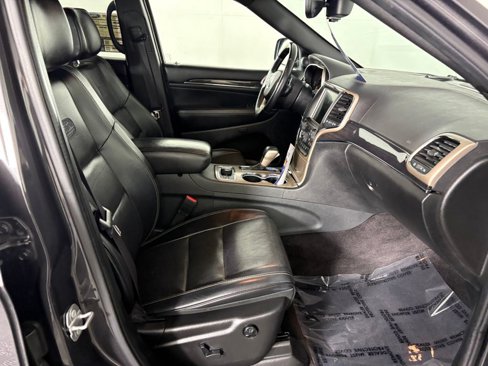 Used 2017 Jeep Grand Cherokee Overland image 36