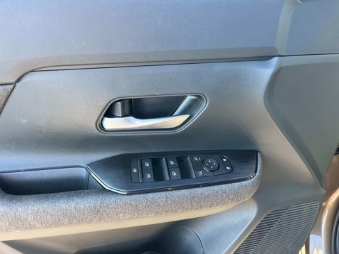 Used 2025 Nissan Kicks SV image 14