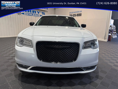 Used 2018 Chrysler 300 Limited image 2