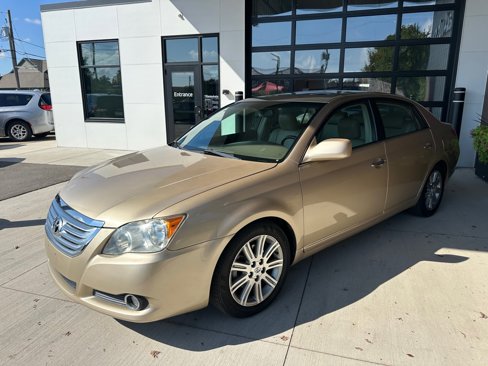 Used 2010 Toyota Avalon XL image 3