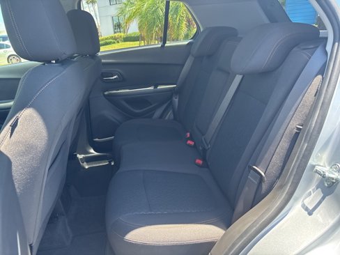 Used 2022 Chevrolet Trax LS w/ Tint and Cruise Package image 18