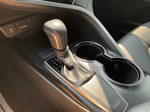 Used 2018 Toyota Camry SE image 11