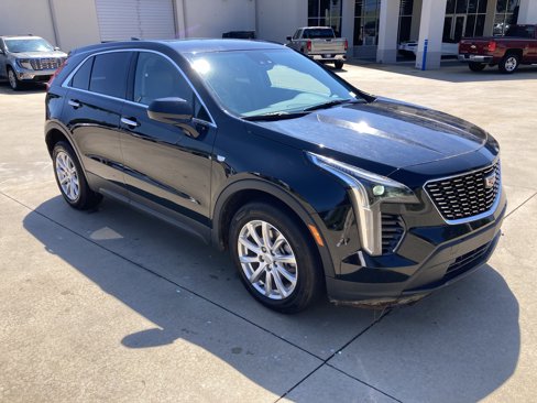 Used 2021 Cadillac XT4 Luxury w/ Cold Weather Package image 3