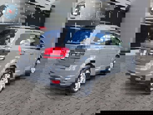 Used 2019 Dodge Journey SE image 5