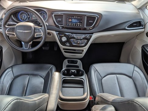 Certified 2021 Chrysler Voyager Lxi image 26
